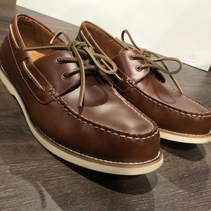 VIONIC laced boat shoe, 12